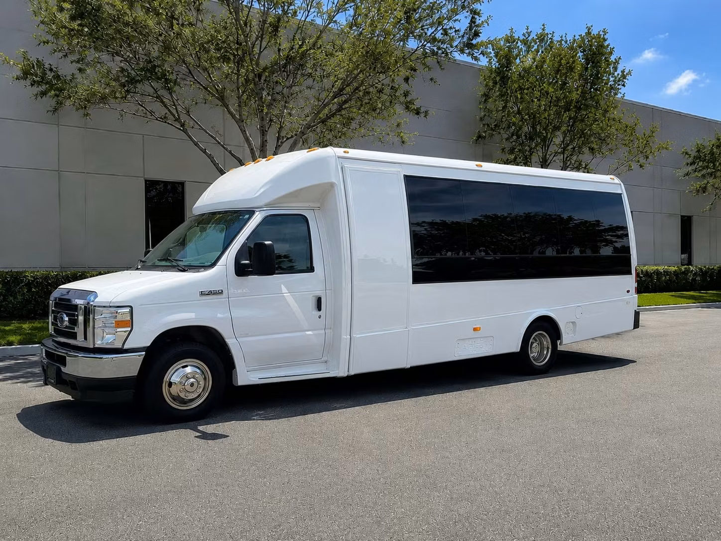 minibuses and charter buses for fremont performing arts and zoo field trips